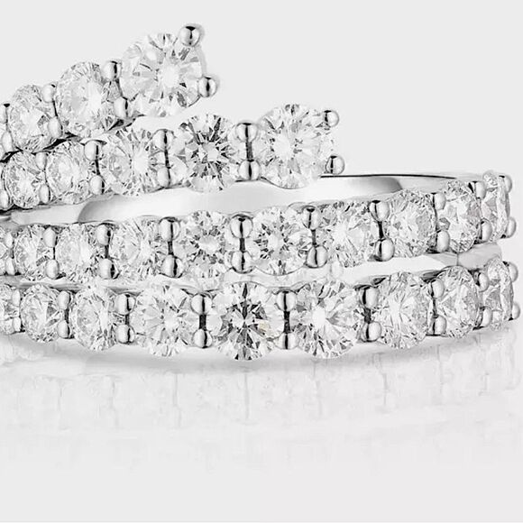 Simple Stylish Cubic Zirconia Ring
Women Silver Color Band size 10 - Picture 3 of 8